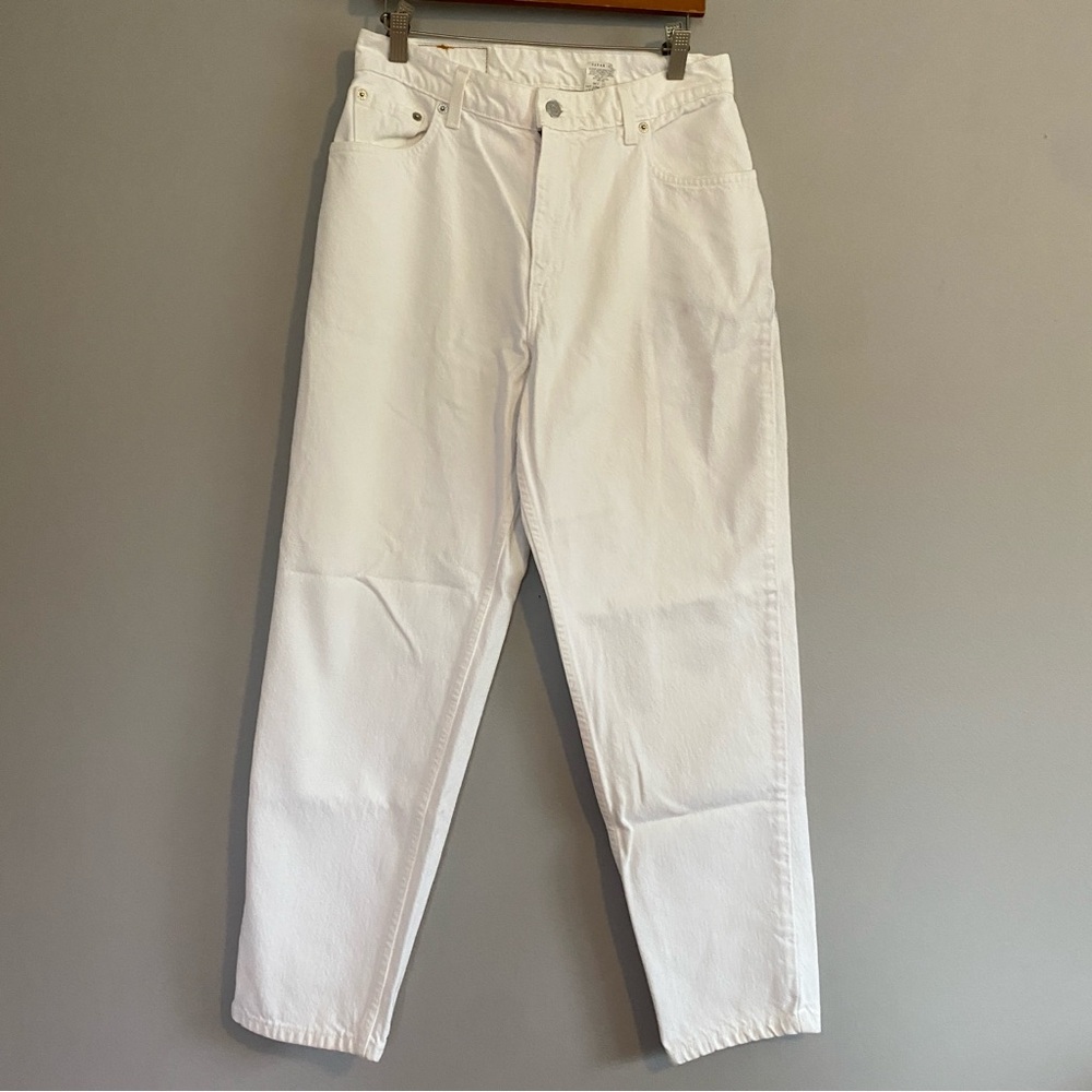 Levi’s White 550 Relaxed Fit Tapered Leg - 12 REG S.